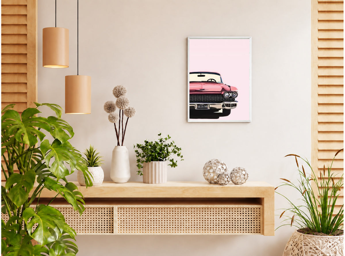 تنسيق توضيحي لبوستر Pink car بفريم في ركن منزلي