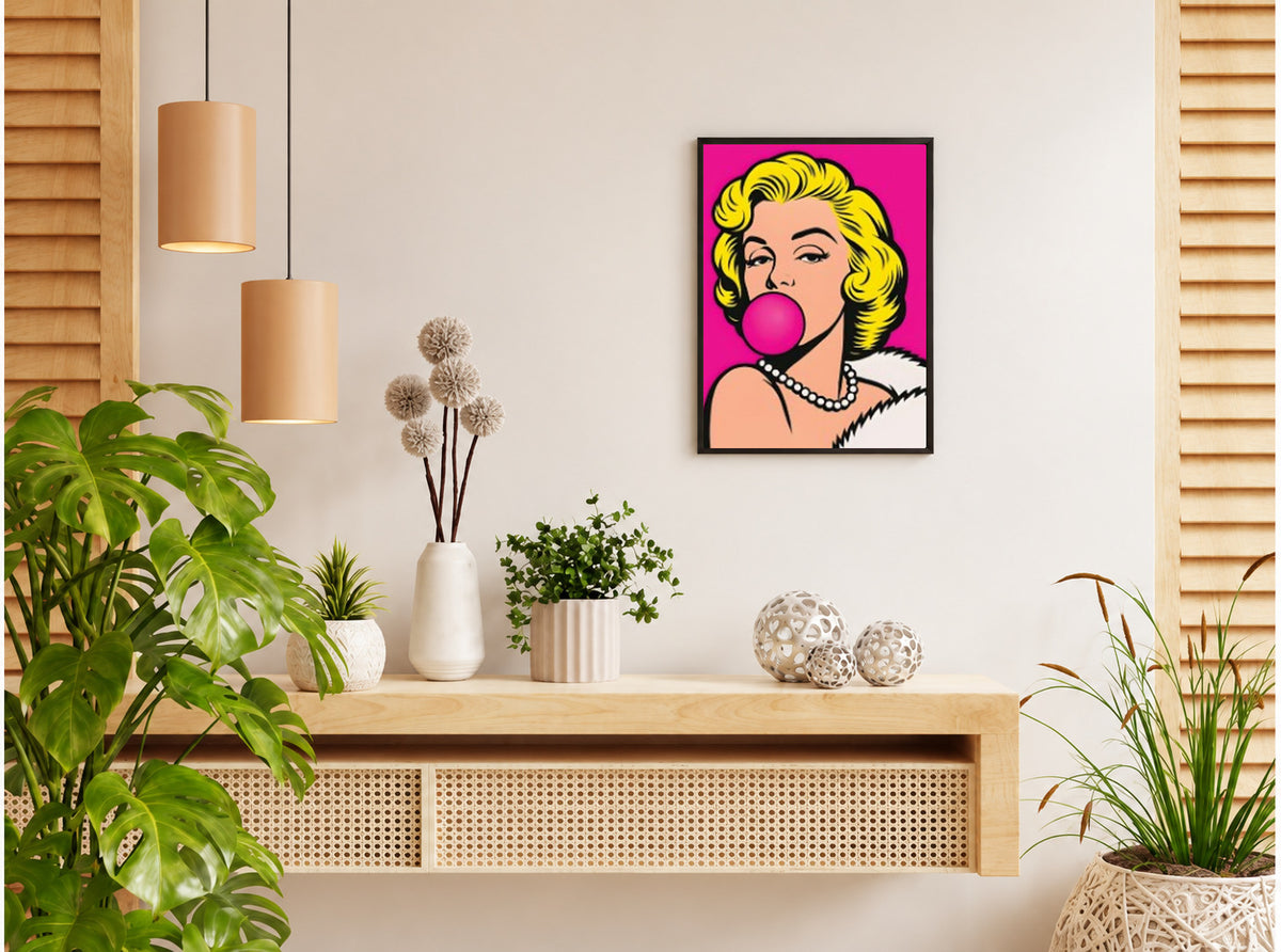 تنسيق توضيحي لبوستر Marilyn Monroe بفريم في ركن منزلي